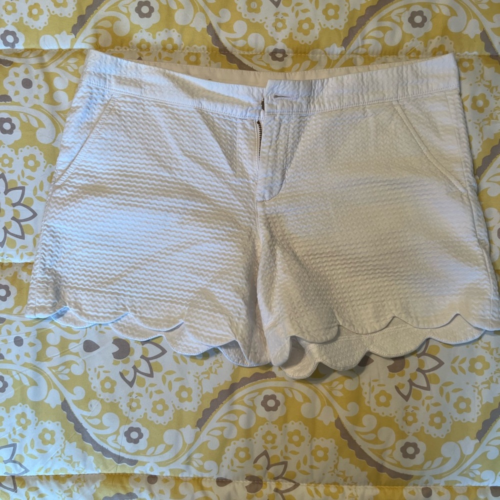 Lilly Pulitzer White Scallop Shorts 8